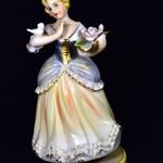 LÁNY GALAMBBAL ... KÖRBE FORGÓ ZENÉLŐ TALPON PORCELÁN FIGURA X fotó