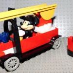 Lego 4164 tűzoltó Miki Egér és tűzoltóautója. Klasszikus Disney legó készlet, 2000-ből. fotó