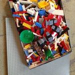 Lego ömlesztett 1, 1 kg, 80-as, 90-es évekből plusz óriás szürke alaplap fotó