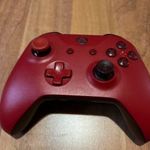 Xbox One piros kontroller fotó