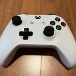 Xbox One fehér kontroller fotó