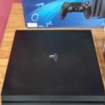 Dobozos Sony Playstation 4 Pro 1TB +kiegészitőkkel 2 lemezes játékkal fotó