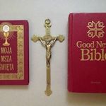 Régi retró vintage vallási csomag: fém réz kereszt feszület korpusz Jézus Krisztus biblia könyv fotó