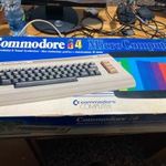 Commodore 64 dobozában (Barna) fotó