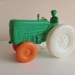 Retro műanyag magyar trafik bazáráru, műanyag traktor, SZÉP fotó