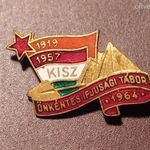 KISZ ÖNKÉNTES IFJÚSÁGI TÁBOR 1964 ZOMÁNCOS JELVÉNY !!! fotó