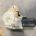 AUDI A4 B8_ ablakemelő motor / bal első 8K0 959 801 A fotó