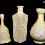 RITKA SÁRGA ALAPSZÍNŰ WEDGWOOD PORCELÁN 2 FÉLE VÁZA ÉS CSENGŐ X fotó