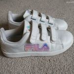 33-mas Fila lány fehér sneaker fotó