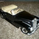 Mercedes Benz 300 S Cabriolet 1955, modell kisautó a Maisto-tól, 1: 18-s méretarány fotó