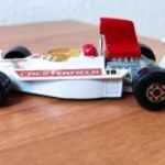 Matchbox---Surtees F-1 ---Super Kings---PIROS bukósisak--VÉKONY hátsó kerék fotó