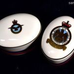 BRIT LÉGIERŐ KATONAI REPÜLŐS JELVÉNY MOTÍVUMMAL 2 DB PORCELÁN DOBOZKA X fotó