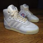 Új eredeti Adidas Forum Mid, Rivalry Hi 40-től 46-osig férfi bőr utcai cipő túracipő bakancs 5-féle fotó