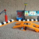 Hot Wheels Mega Blocks autós szett építőkészlet + autó vezető + javító műhely, 164 db fotó