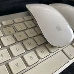 Apple vezeték nélküli billentyűzet, és 2 db egér fotó