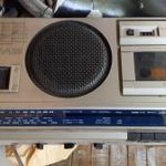 RETRÓ, AKAI HORDOZHATÓ RÁDIÓS KAZETTÁSMAGNÓ fotó