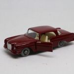 Matchbox [RW#53] Mercedes-Benz 220 SE [sötét bordó, szürke kerék] fotó