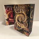 Láng és árny háza - ritka ÉLFESTETT, ÚJ - Sarah J. Maas: Crescent City 3. - éldekorált - ACOTAR fotó