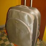 Gurulós bőrönd, XXL Samsonite 85x37x32 cm, 4 jó görgő. aranyvászon, kis horzsolás előfordul, fotó