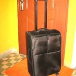 Gurulós bőrönd, 4 jó görgős, Travel 65x40x25, vízálló, fényes bélése is fekete, kar 107 cm-ig újszer fotó