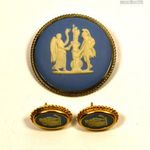 GYÖNYÖRŰ WEDGWOOD PORCELÁN KIS ÉKSZER CSOMAG ... AZAZ BROSS ÉS FÜLBEVALÓ PÁR X fotó