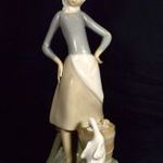 LÁNY EGY VÖDÖR FRISSEN FEJT TEJJEL ÉS LIBÁVAL ... GYŰJTŐI LLADRO PORCELÁN SZOBOR X fotó