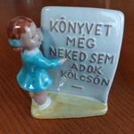 Könyvet még neked sem adok kölcsön (szobor) fotó