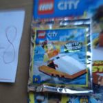 (LE48) ÚJ BONTATLAN LEGO CITY FIGURA, VERSENYAUTÓS+ ÚJSÁG KÉPREGÉNY POSZTERREL fotó