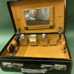 Antik gojzer varrott marhabőr férfi pipere bőrönd - 1930 k. pipere bőrönd tartozékaival. 1 Forintért fotó