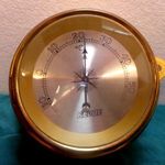 REVUE márkájú, műszer minőségű hőmérő /'C fok/ skálával. Réz házban.kb.14cm., felnyitgaó fedéllel fotó