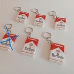 Retro trafikáru, bazáráru műanyag Marlboro reklám kulcstartó fotó
