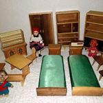 Régi retró vintage miniatűr fa bútor mini babaház bababútor játékbútor gumi baba játék konyha szoba fotó