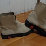 Női bézs színű velúr bokacsizma 40-es. fotó