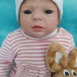 AKCIÓ! Csecsemő kislány, reborn 50 cm-es 2 váltás ruhával, mágneses cumival! fotó