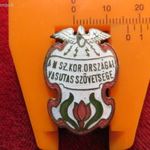 A MAGYAR SZENT KORONA ORSZÁGAI VASUTAS SZÖVETSÉGE JELVÉNY kiv, kis zománchiba fotó