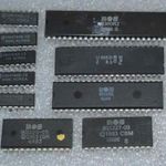 MOE Gyűjtemény: MOE 8360R2, 8501R1, 901229-05 901227-03 stb (Commodore Plus 4) fotó