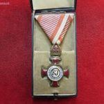 FERENC JÓZSEF ARANY ÉRDEMKERESZT 1849 ( ANYAGA: BRONZ) EREDETI DOBOZÁBAN kiv- fotó