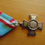 Horthy Tűzkereszt II. Osztálya kitüntetés 1942 évjárat eredeti szalagon (kard nélküli) fotó