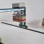 Ei11 H0 Faller 19285 konténerdaru + SIKU targonca + 2 db DB Wiking konténer fotó