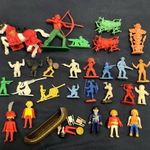 Műanyag indiánok, katonák 22 db + Playmobilok, Schenkek fotó
