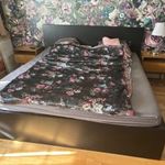 Malm ágy +ágyrács+matrac+ 2 malm éjjeli szekrény+ 4 tároló fotó