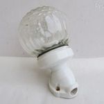 Régi fali lámpa / porcelán alj résszel és foglalattal fotó