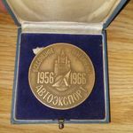 Szovjet Avtoexport emlékérem 1956–1966 dobozban fotó