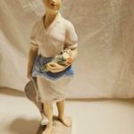 Gránit nagy méretű kerámia figura - Kertet gondozó nő, 29 cm fotó
