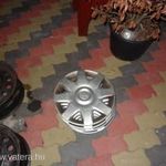4 GB PEUGEOT TÉLI FELNI fotó