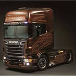Italeri 3897 Scania R730 V8 Black Amber Kamionmodell építőkészlet 1: 24 fotó