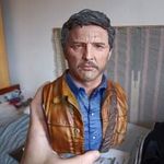 Pedro Pascal-Joel Miller 20cm magas mellszobor fotó