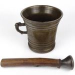 1R718 Antik nagyméretű bronz egyfüles patika mozsár törővel ~1750 fotó