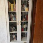 Könyvszekrény, fürdőszoba szekrény fotó