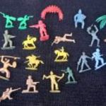 régi retro műanyag katonák egyben fotó